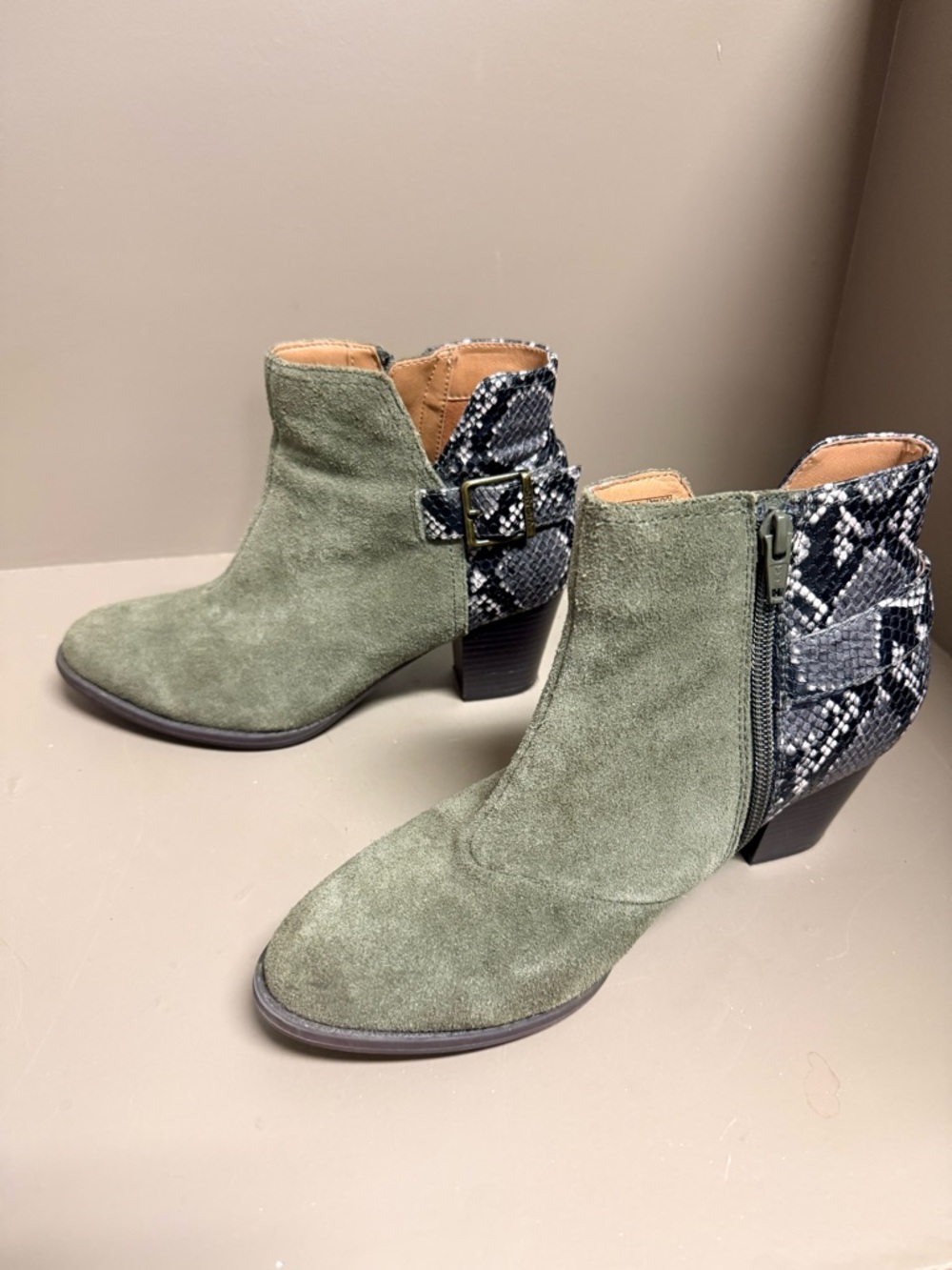 Vionic ‘Naomi’ Green Suede & Snakeskin Embossed Ankle Boots, Boho, Western Vibes
